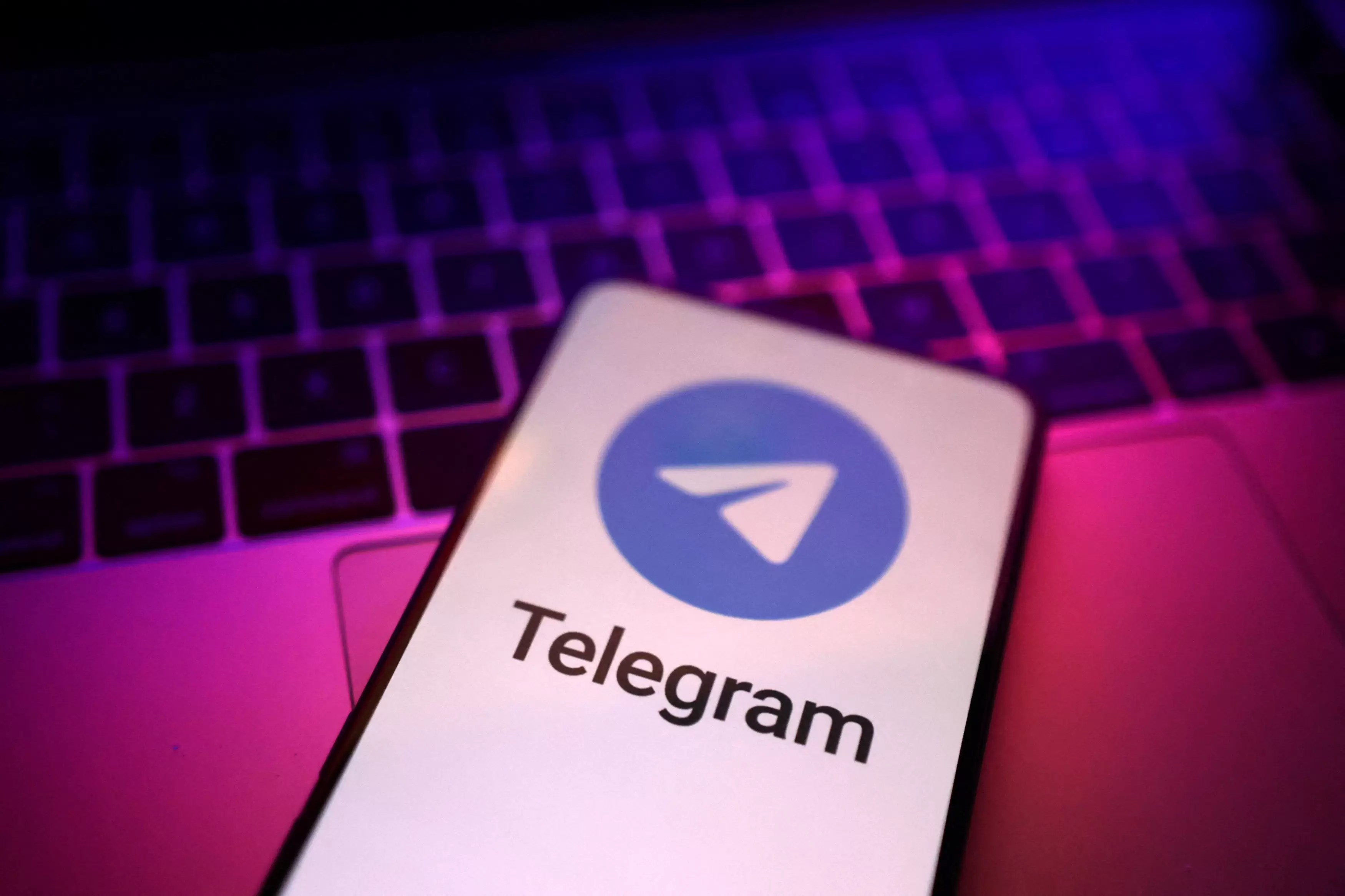 Rusiyalılar “Telegram” kanallarına abunə olduqları üçün cərimələnməyə başlayıblar