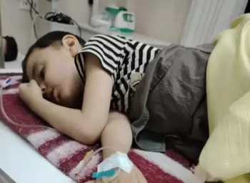 İmkansız ana xəstə övladının müalicəsi üçün yardım istəyir