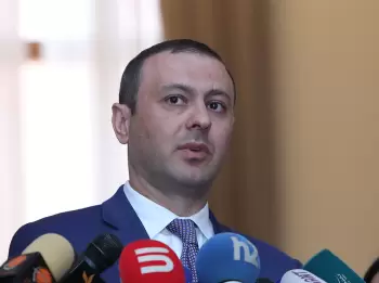 Armen Qriqoryan rumıniyalı senatorla Cənubi Qafqazda bərpa olunan sülhü müzakirə edib