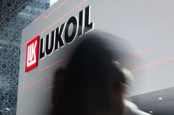 ABŞ-nin “Carlyle” fondu “LukOil”in xaricdəki aktivlərini almağa maraq göstərir - "Reuters"