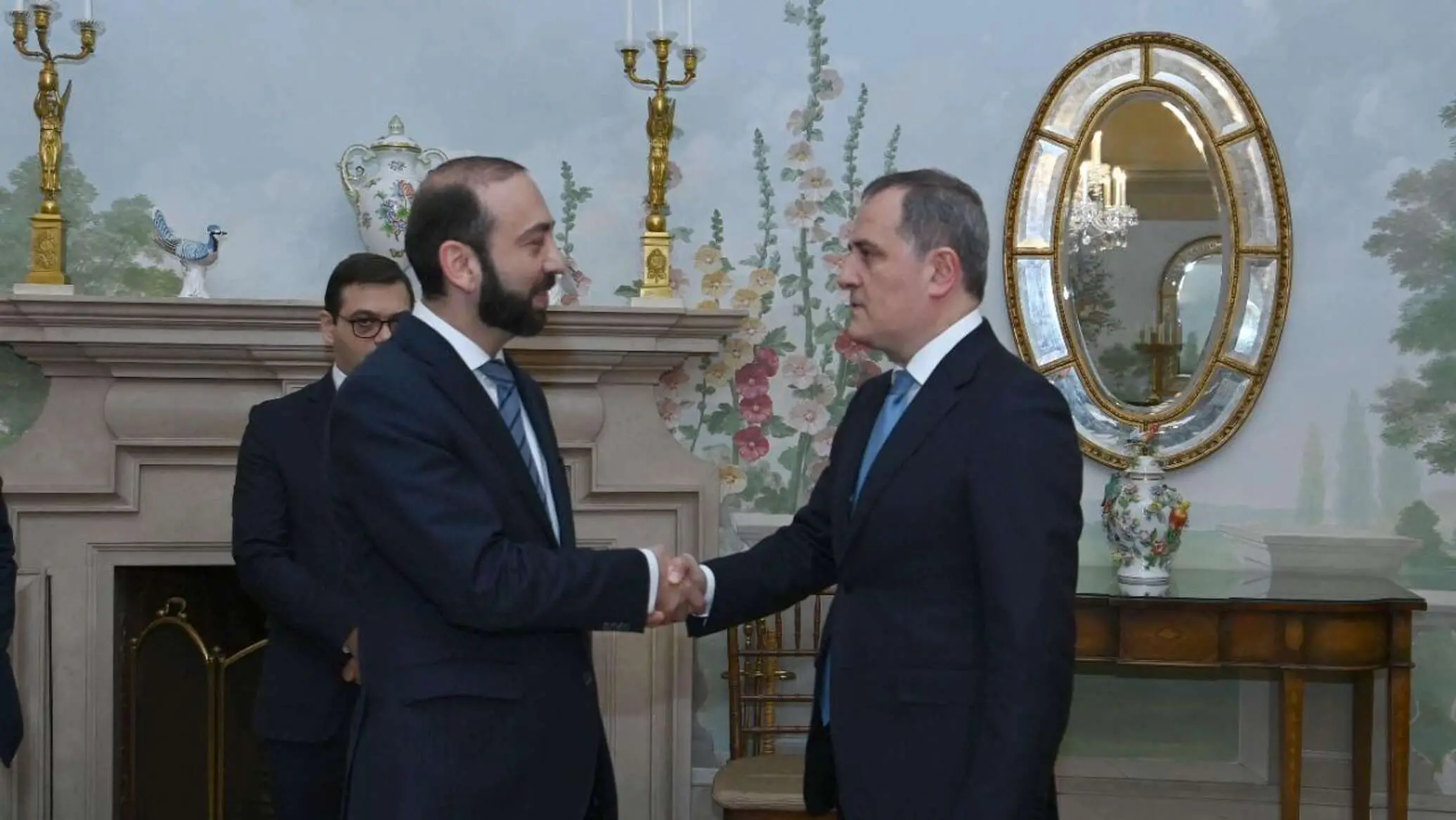 Mirzoyan Azərbaycanla fikir ayrılıqlarından və ticarət əməkdaşlığından danışıb