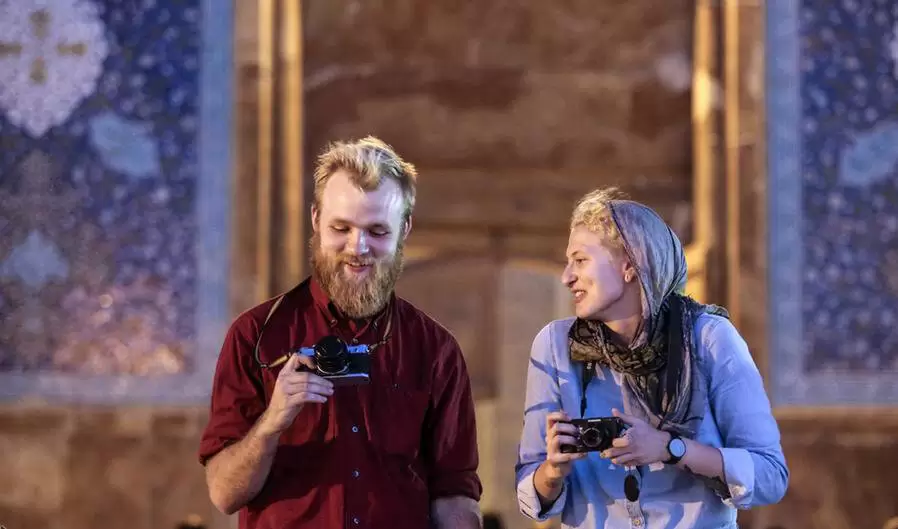 Rusiya səfirliyi öz vətəndaşlarına İranda foto və video çəkməkdən çəkinməyi tövsiyə edib