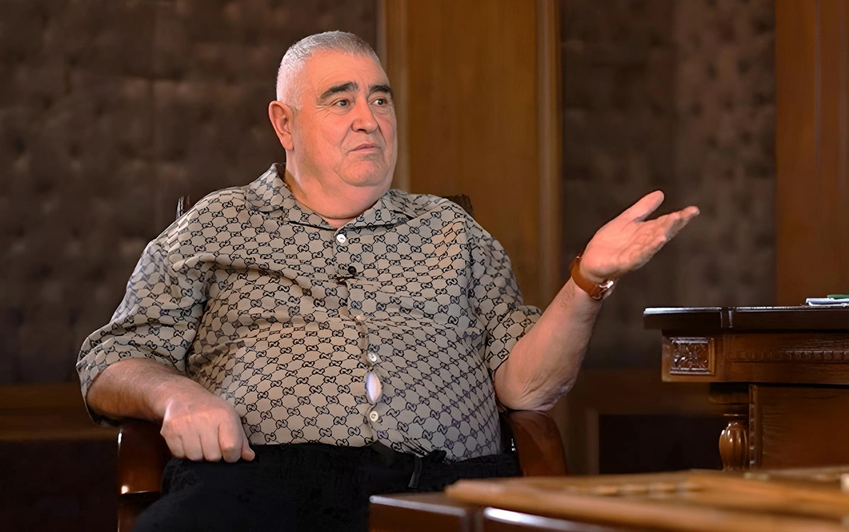 Şərurlu İsfəndiyarın tikdiyi binada usta yıxılaraq öldü