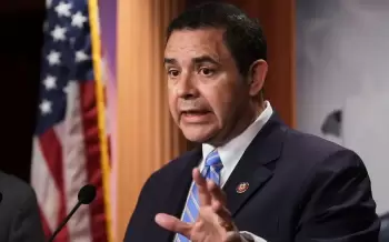 Tramp Azərbaycandan rüşvət almaqda ittiham olunan konqresmeniı əfv edəcəyini açıqlayıb