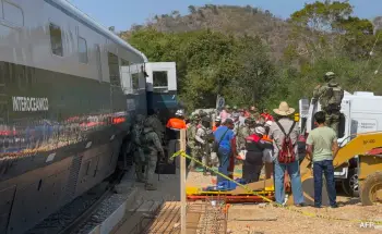 Meksikada qatar relsdən çıxıb: ondan çox insan həlak olub, yüzə yaxın yaralı var