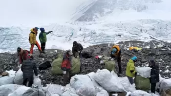Nepal hakimiyyəti Everesti zibildən təmizləmək planını açıqlayıb
