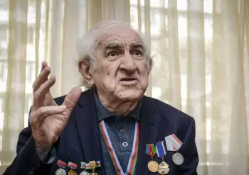 Prezident 80 yaşlı tarzəni "Əmək" ordeni ilə təltif edib