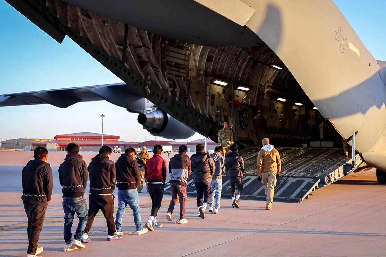 ABŞ Ermənistanın bir qrup vətəndaşını deportasiya edib