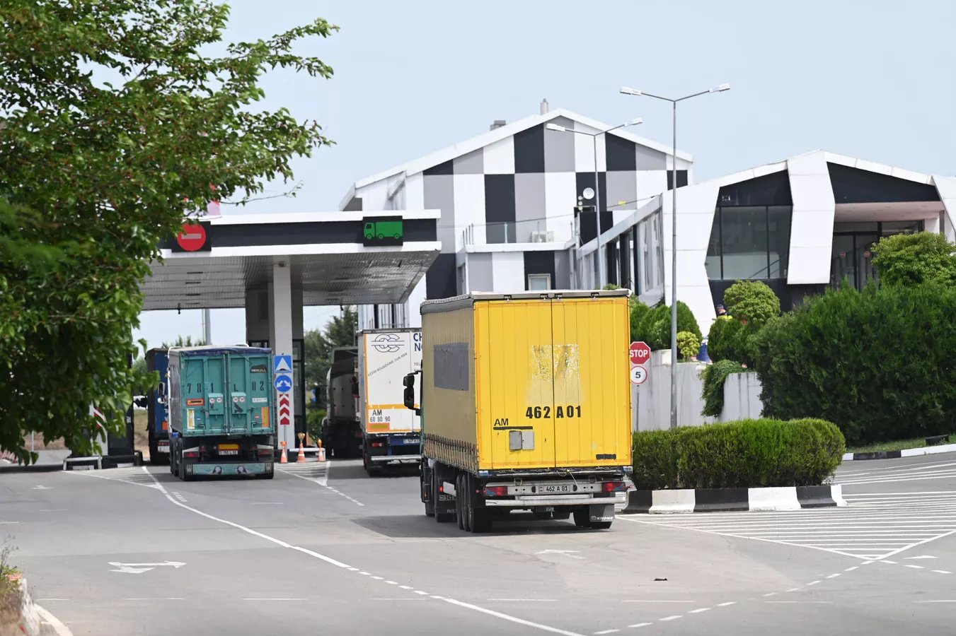 Gürcüstanla Ermənistanı birləşdirən yol bu nəqliyyat vasitələri üçün bağlanıb