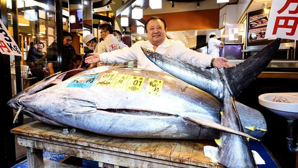 Tokio bazarında rekord: Nəhəng tuna balığı 3,24 milyon dollara satıldı