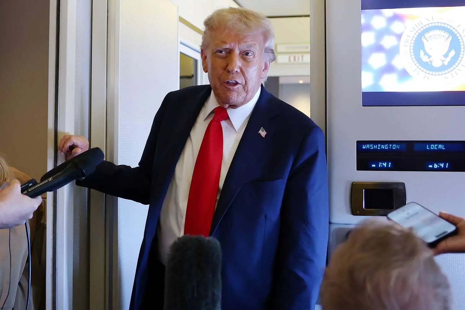 Amerika hərbi gəmiləri İrana yaxınlaşır – Tramp