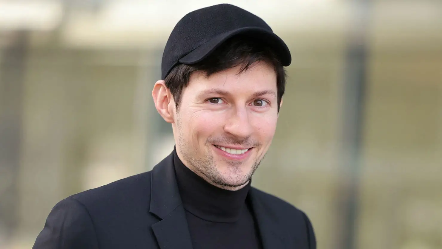 Durov "Telegram" istifadəçilərinə daha az yemək, daha az əylənmək və daha az ünsiyyət arzulayıb
