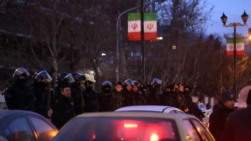 İtaliya və Polşa öz vətəndaşlarını İranı tərk etməyə çağırıb