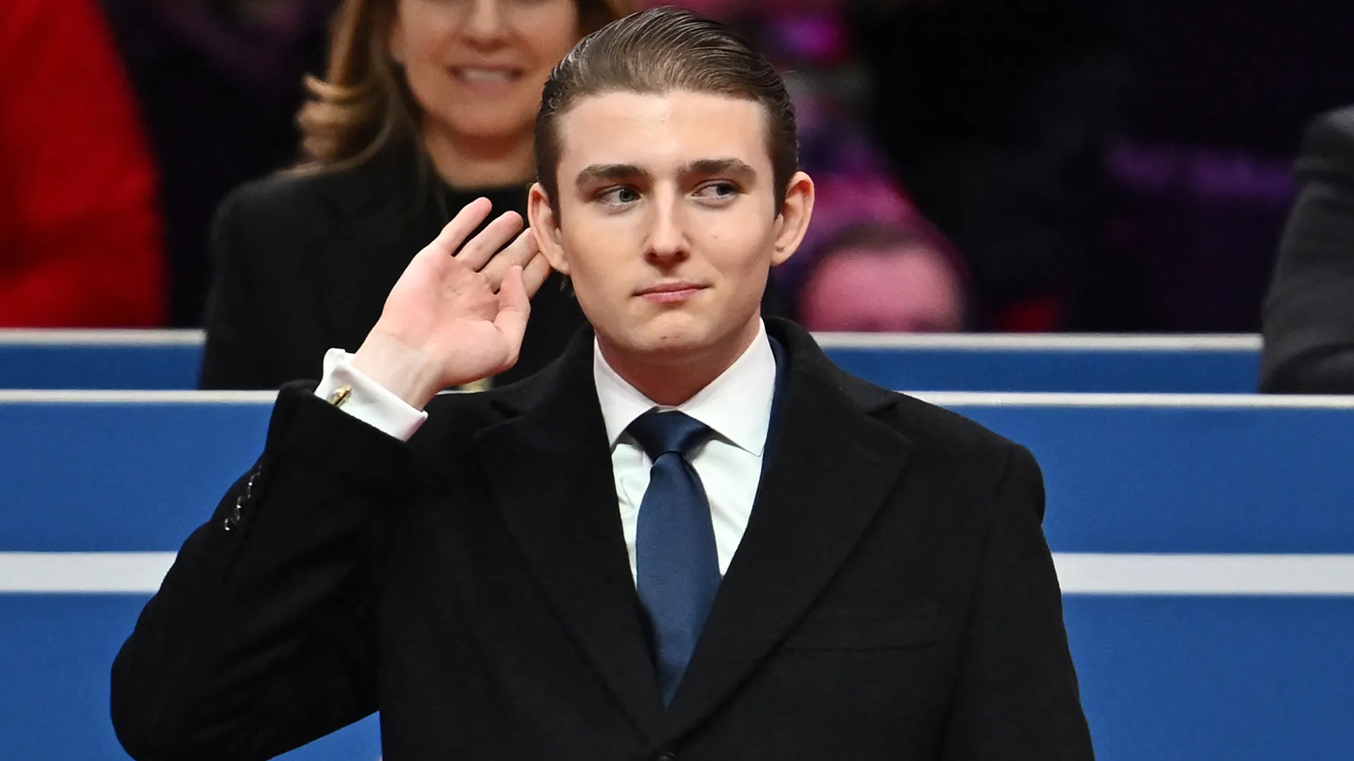 Trampın kiçik oğlu ABŞ-dan London polisinə zəng edərək arvadının döyüldüyünü bildirib