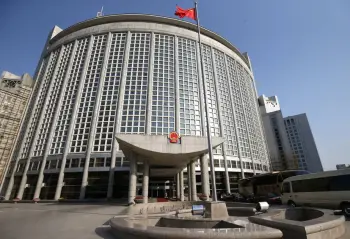 Pekin ABŞ-yə İrana ticarətə görə rüsumlar tətbiq etməsinə cavab veriləcəyini xəbərdar edib