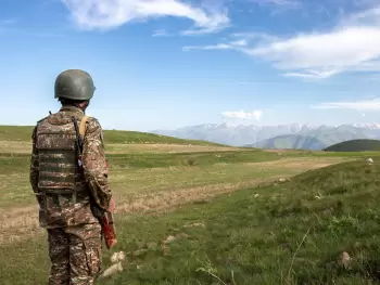 Ermənistanda 3 hərbçi bıçaqlandı