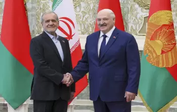 Aleksandr Lukaşenko Məsud Pezeşkiana başsağlığı verib