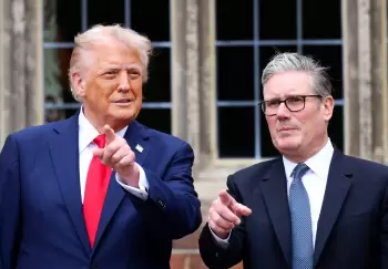 Tramp şam yeməyi zamanı Böyük Britaniyanın baş nazirini “gələcəyi olmayan uğursuz” adlandırıb