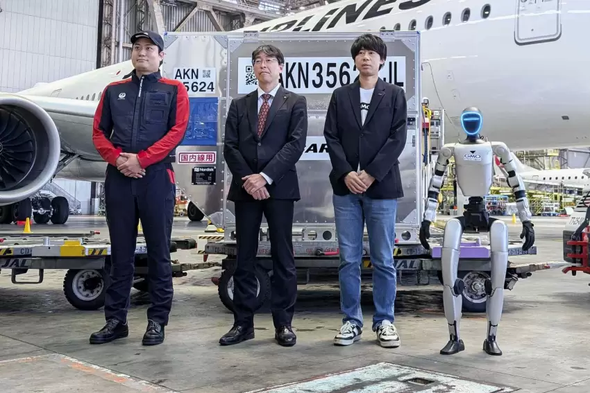 Yaponiya hava limanları yükdaşıyıcıların işi üçün humanoid robotlar “işə götürməyə” başlayıb