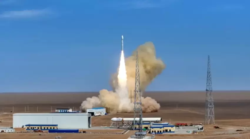 Çin "Kinetica-1" vasitəsilə bir sıra peykləri orbitə çıxarıb