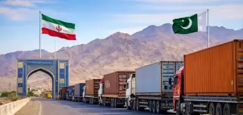 Pakistan Hörmüz boğazından yan keçərək İran yüklərinin tranziti üçün quru dəhlizləri açıb