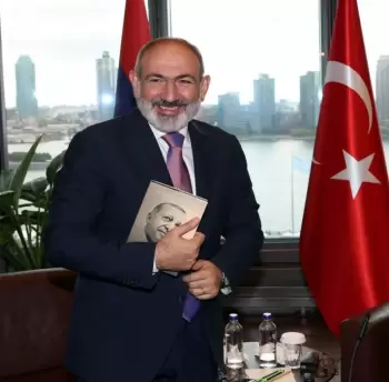 Nikol Paşinyan: "Türkiyə bayrağının yandırılması qəbuledilməzdir"