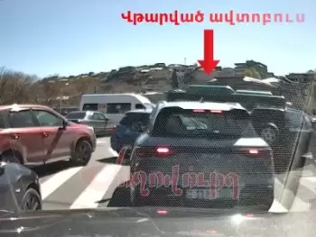 Simonyanın kortejindəki avtomobil jurnalistin avtomobili ilə toqquşub