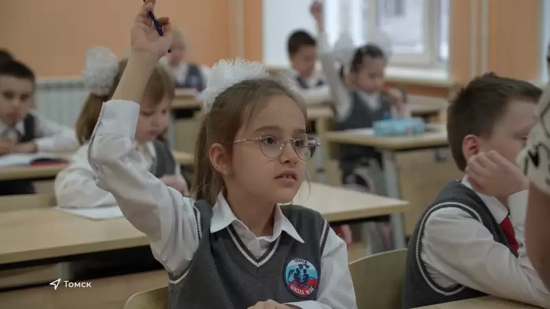 Rusiyanın bu vilayətinin məktəblərində xarici dildə yazılar olan geyimlər qadağan edilib