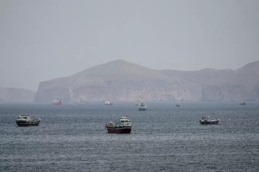 NATO Hormuz boğazından keçən gəmilərin müşayiəti üçün mümkün missiyanı müzakirə edir - “Bloomberg”