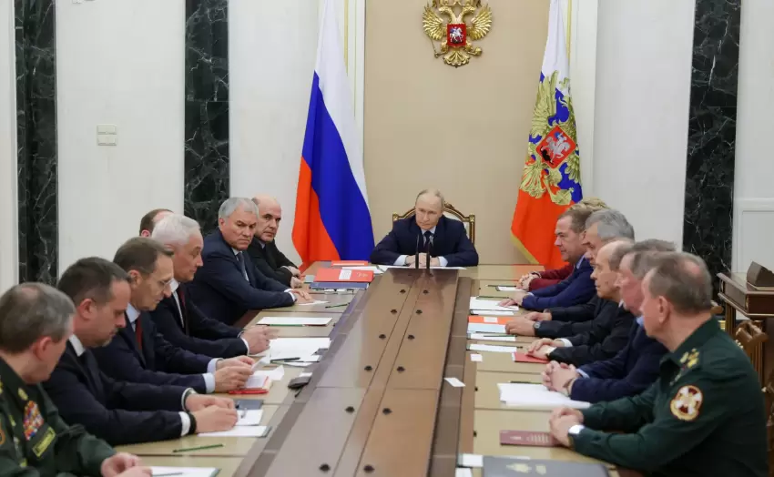 Putin Rusiya Təhlükəsizlik Şurasının daimi üzvləri ilə müşavirə keçirib