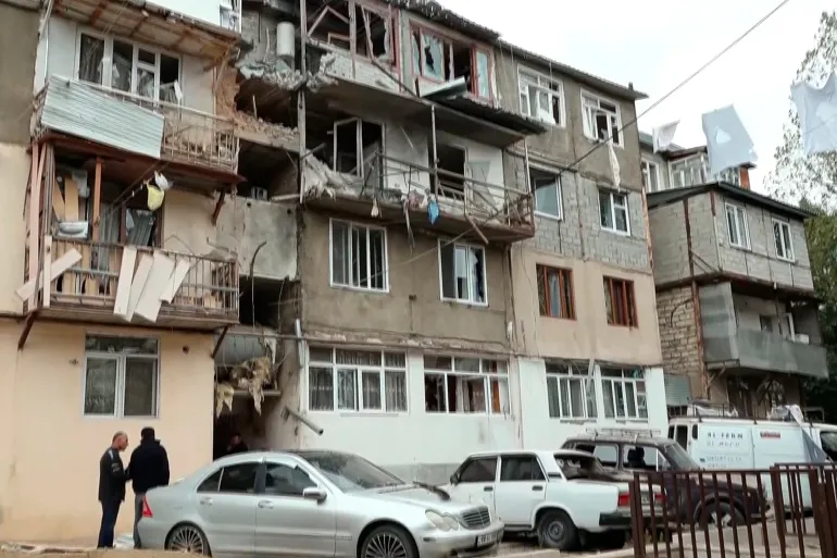 Yerevanda atışma: Atəş açan şəxs hədəfi “Mercedes GLE” ilə vuraraq öldürüb