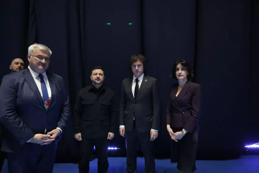 Kobaxidze və Zelenski beş ildən sonra ilk dəfə İrəvanda görüşüblər