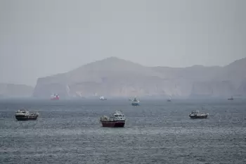 NATO Hormuz boğazından keçən gəmilərin müşayiəti üçün mümkün missiyanı müzakirə edir - “Bloomberg”