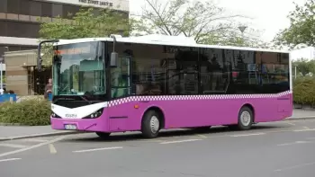 Sumqayıtda sərnişin avtobusu çuxura düşüb - FOTO