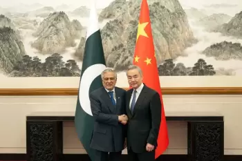 Pakistan və Çin XİN əhbərləri müzakirələr aparıb