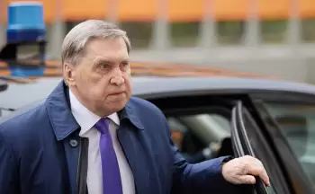 Uşakov: "Ermənistan hakimiyyəti “iki stulda oturmağa” çalışır"