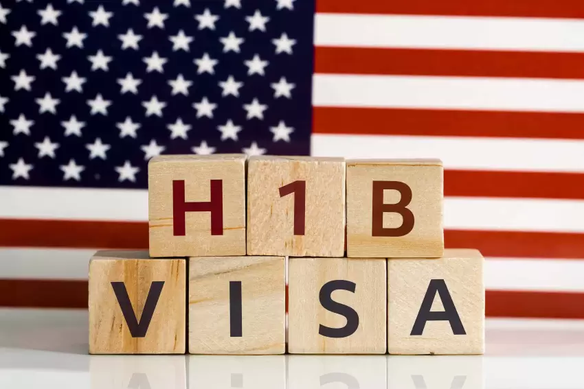 ABŞ federal məhkəməsi Trampın "H-1B" vizaları üçün tətbiq etdiyi 100 min dollarlıq rüsumu ləğv edib
