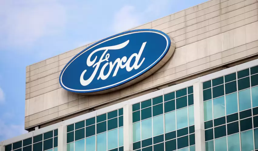"Ford" mərkəzi konsol qapağının zədələnmə riskinə görə ABŞ-də təxminən 550 min avtomobili geri çağırır