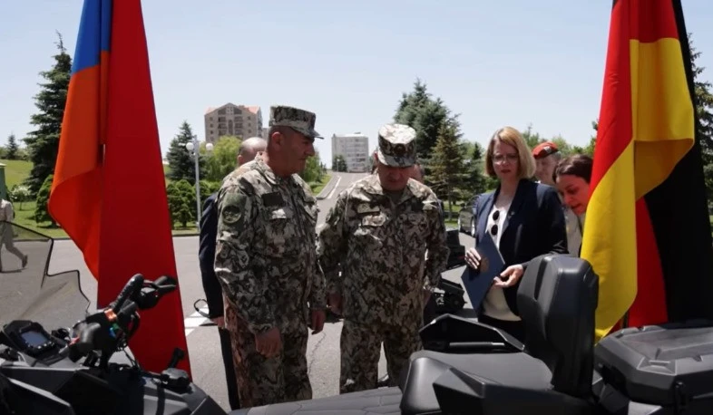 Almaniya Ermənistan Müdafiə Nazirliyinə 16 qar motosikleti hədiyyə edib