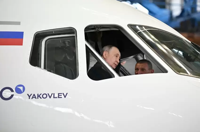 Putin Jukovskidə Rusiyanın ən yeni təyyarələrini nəzərdən keçirib