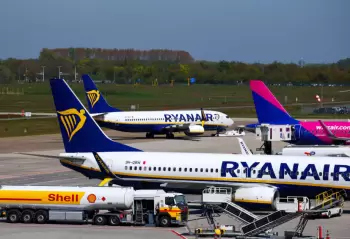 Britaniya tənzimləyicisi "Ryanair"ə qarşı uşaqların yanında oturacaq üçün alınan ödənişlə bağlı araşdırma başladıb