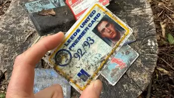 İngiltərədə jurnalistə 30 ildən sonra itirdiyi pulqabısı gözlənilmədən qaytarılıb