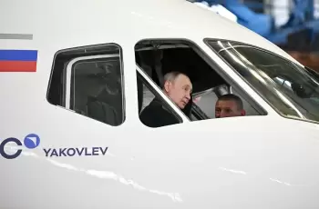 Putin Jukovskidə Rusiyanın ən yeni təyyarələrini nəzərdən keçirib