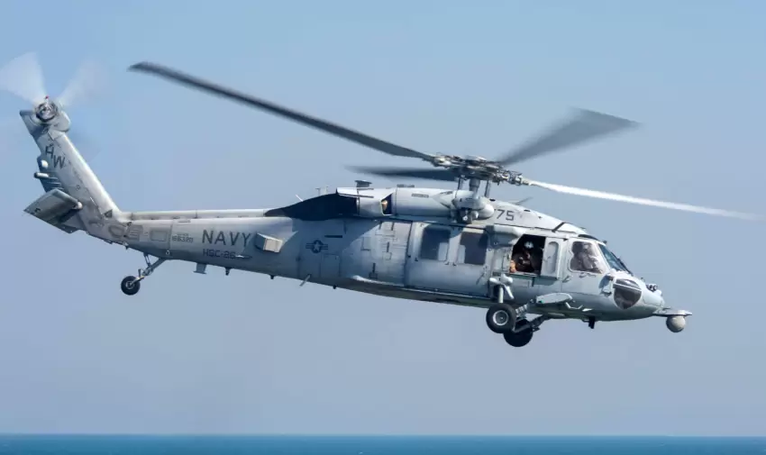ABŞ Hərbi Dəniz Qüvvələri Ərəb dənizində qəzaya uğrayan helikopterdən itkin düşən hərbçinin axtarışlarını dayandırıb