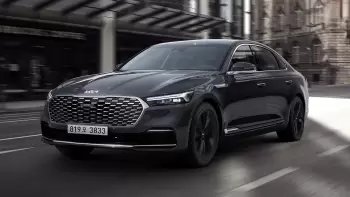 "Kia" flaqman "K9" modelinin istehsalını dayandırır