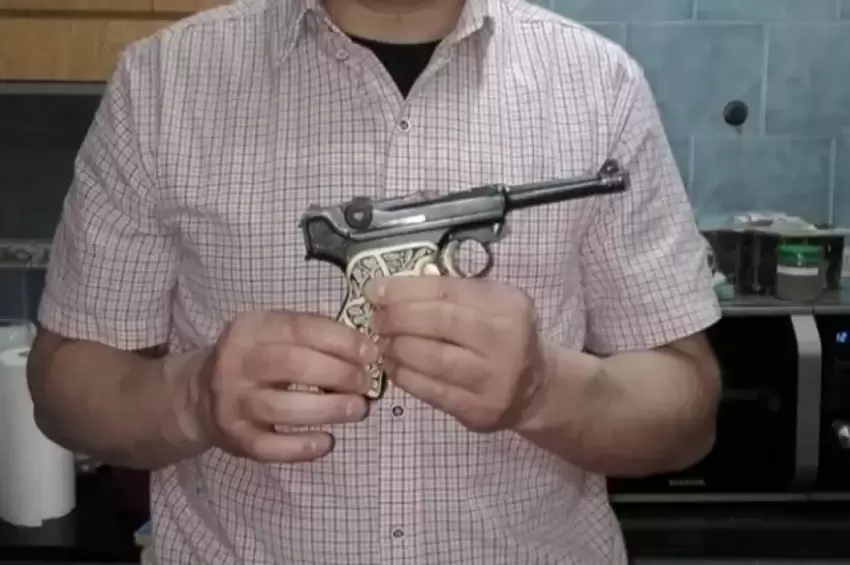 Hitlerin 42 milyon dollara olan tapançası usta ilə polisi üz-üzə qoyub