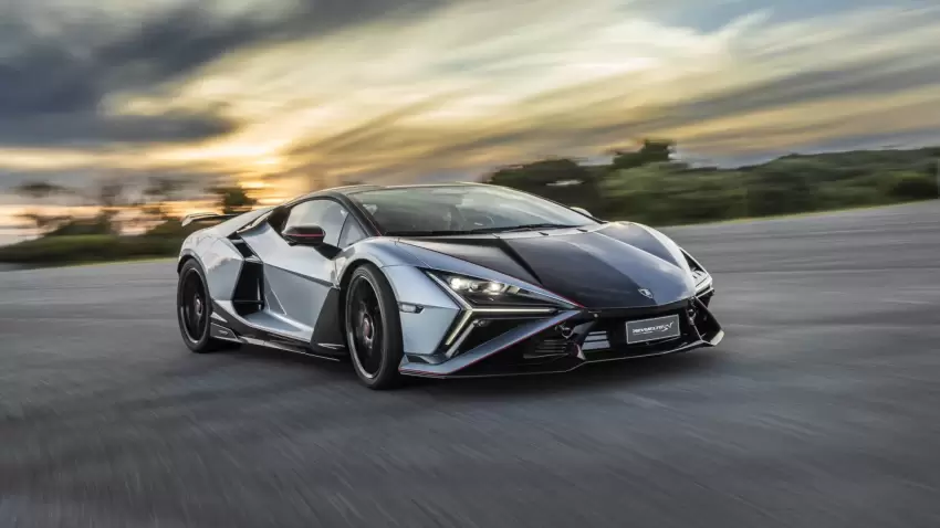 "Lamborghini" "Ferrari"yə meydan oxuyur - FOTOLAR