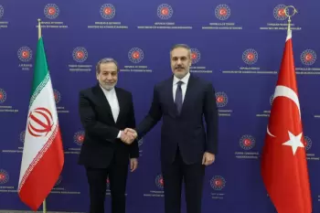 Abbas Əraqçi və Hakan Fidan Hörmüz boğazındakı vəziyyəti müzakirə ediblər