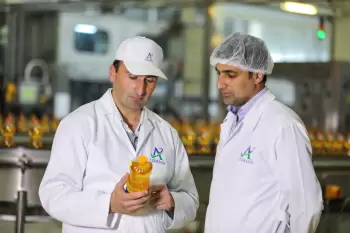 “Azərsun Holdinq” yerli xammaldan günəbaxan yağı istehsalını 4000 tona çatdıracaq