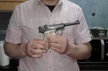 Hitlerin 42 milyon dollara olan tapançası usta ilə polisi üz-üzə qoyub